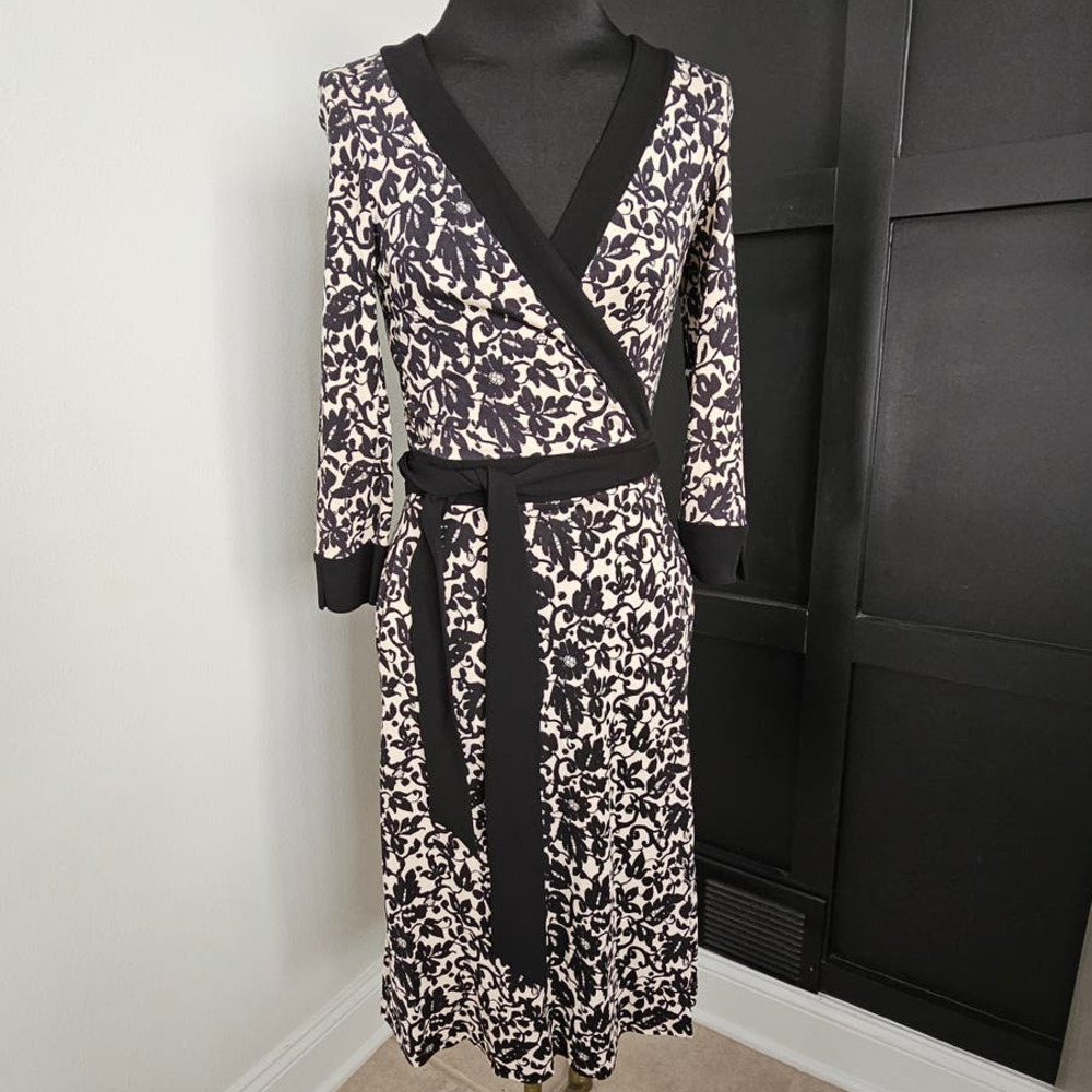 EUC Diane Von Furstenberg Women's 100% Silk Wrap Floral Dress 4